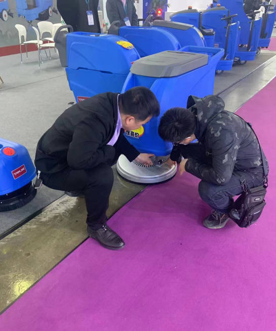 北京小型电动洗地机是否适合用于环卫保洁
